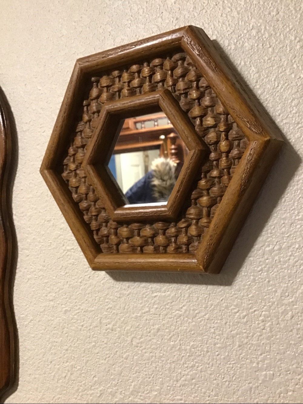 Vintage Hexagonal Woven Wooden Frame Wall Mirror in Brown Sz Approx, 9”x8